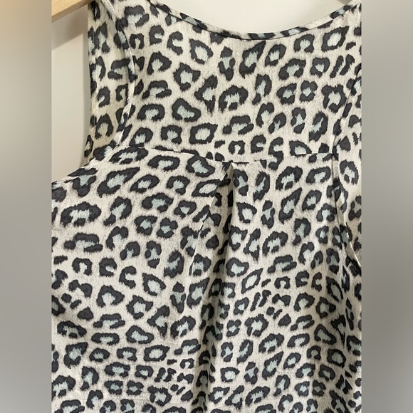 Joie Silk gray leopard print sleeveless blouse - Picture 4 of 5